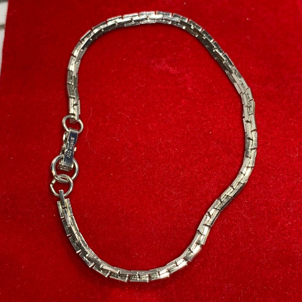 Vintage Sarah Coventry Signed 7-1/2" Stainless Bracelet. Preowned. (564)